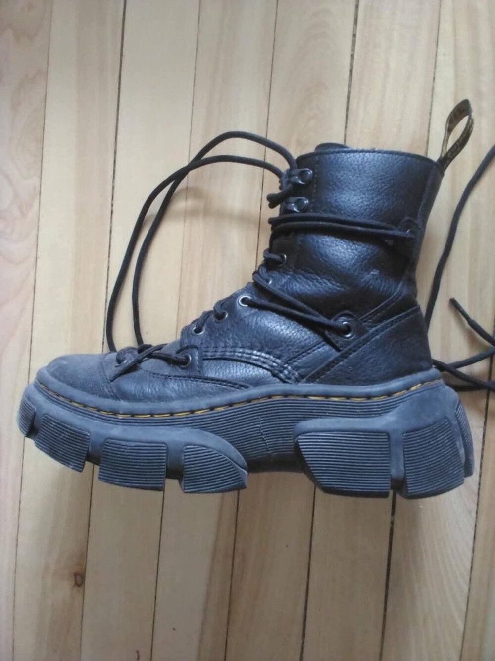 Dr Martens DMXL women's size 7